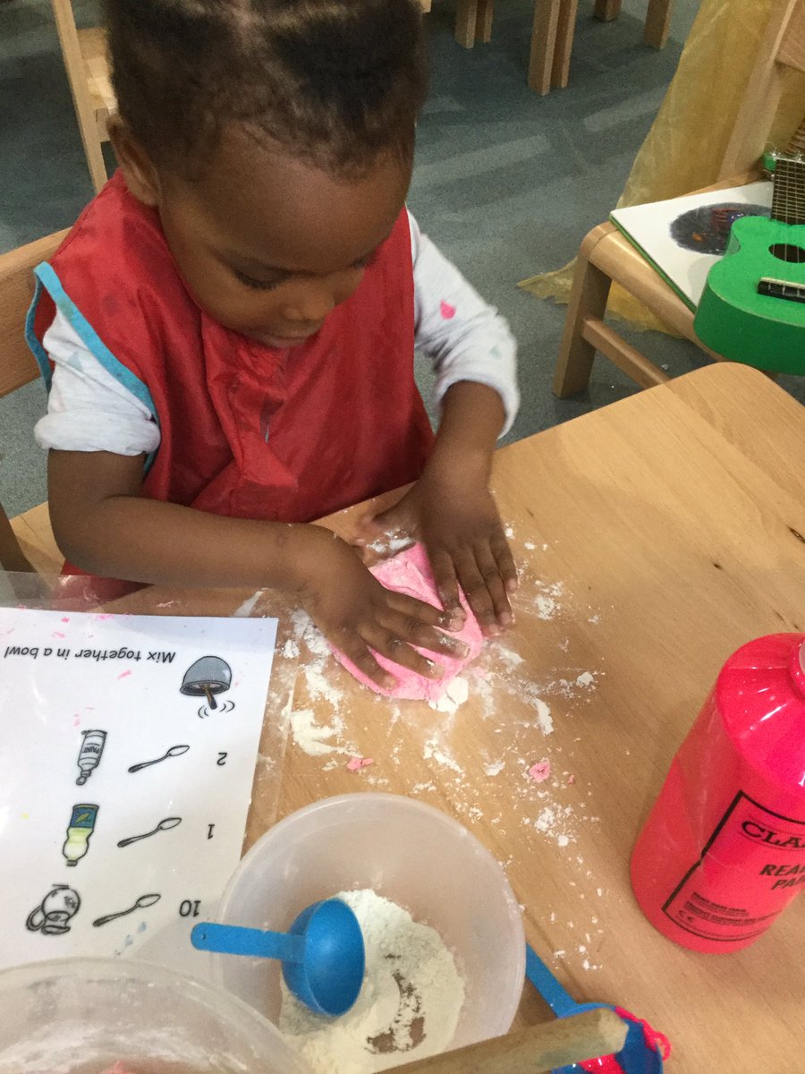 HouseChildrens's tweet photo. The Downstairs Nursery children had a busy Friday making their own scented playdough and exploring herbs! #eyfs #exploringoursenses #eyfsexploration #islingtonschools #finemotorskills https://t.co/riTzHwwrY5