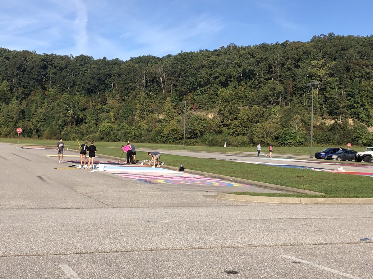 BoydSeniors's tweet photo. Got the paint party started early so Cross Country could get finished before pulling out for tomorrow’s meet. Come on out join the party. We will be here until 4! https://t.co/OO6zzHnIUi