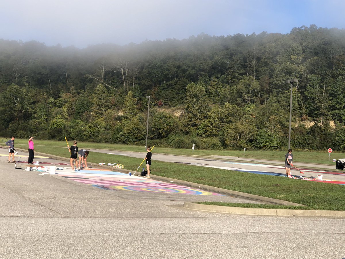 BoydSeniors's tweet photo. Got the paint party started early so Cross Country could get finished before pulling out for tomorrow’s meet. Come on out join the party. We will be here until 4! https://t.co/OO6zzHnIUi