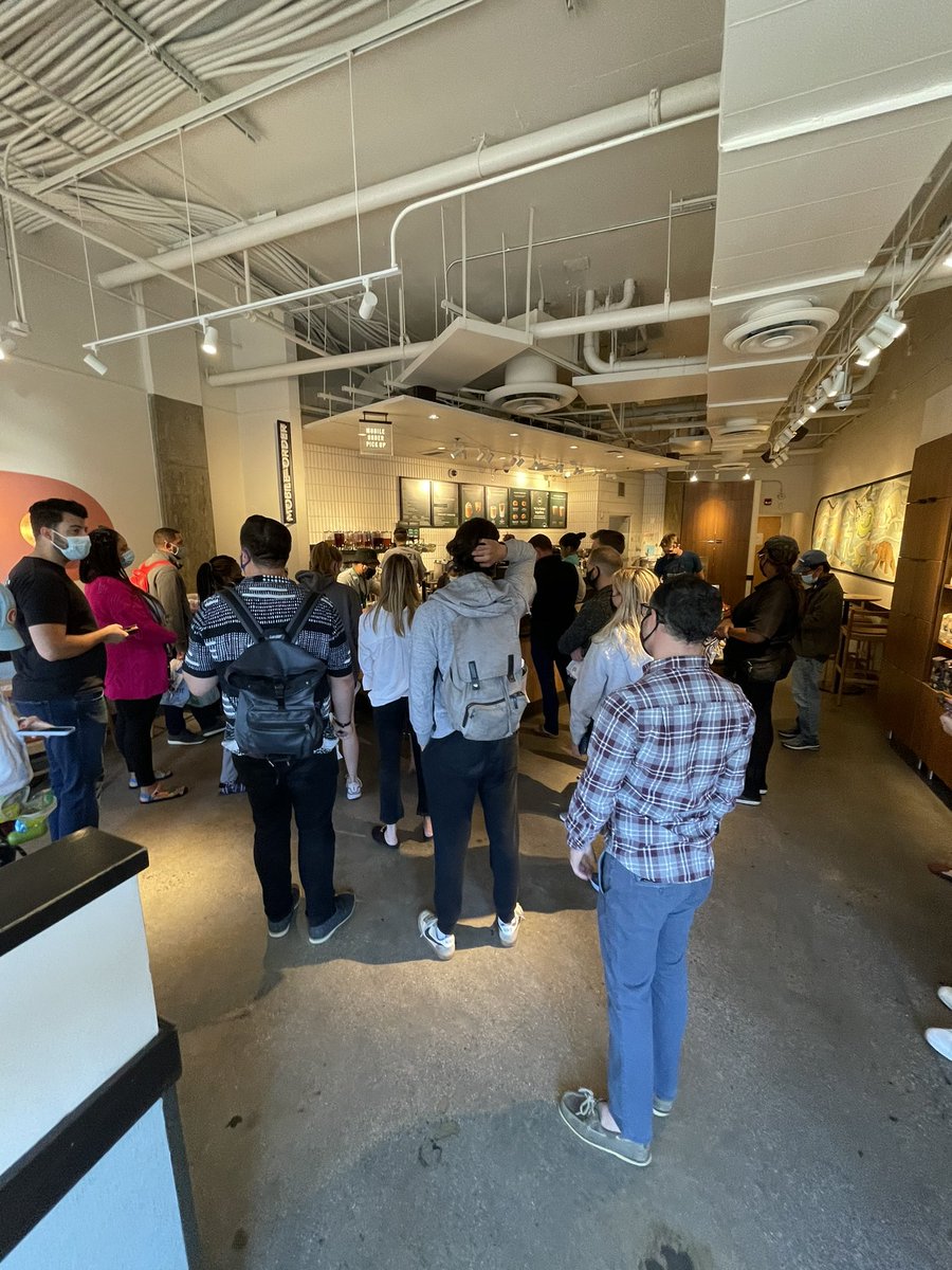 Davila712's tweet photo. @Starbucks are we at a concert or standing in line to pick up mobile orders?! 22 ppl and counting at 14/P location. 🤯 https://t.co/kXaExNU7c0
