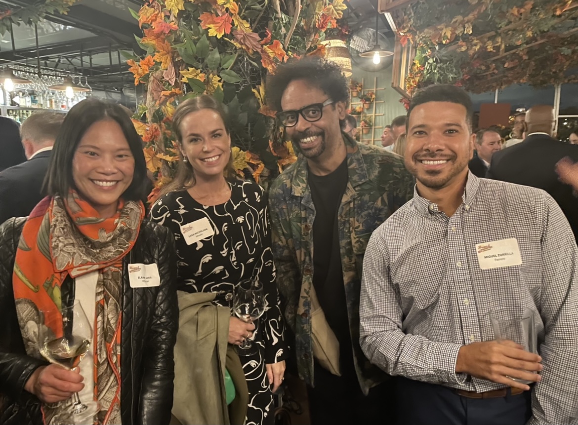 BrandInnovators's tweet image. Fall is finally here 🍂 &amp;amp; our NY Community embraced it at the most beautiful seasonal rooftop in @EatalyFlatiron, Serra by Birreria!🍁 Last night, we enjoyed quality conversation over elevated Italian cuisine &amp;amp; cozy cocktails! 🍽🍸
