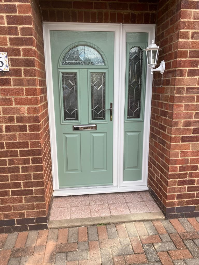 DMWINDOWS's tweet photo. A before and after of a solidor door with a side panel for more detail please visit https://t.co/6u4F7FdRiO or call us on 0115 984 5943 for a free quote https://t.co/3nUdIxWkaA