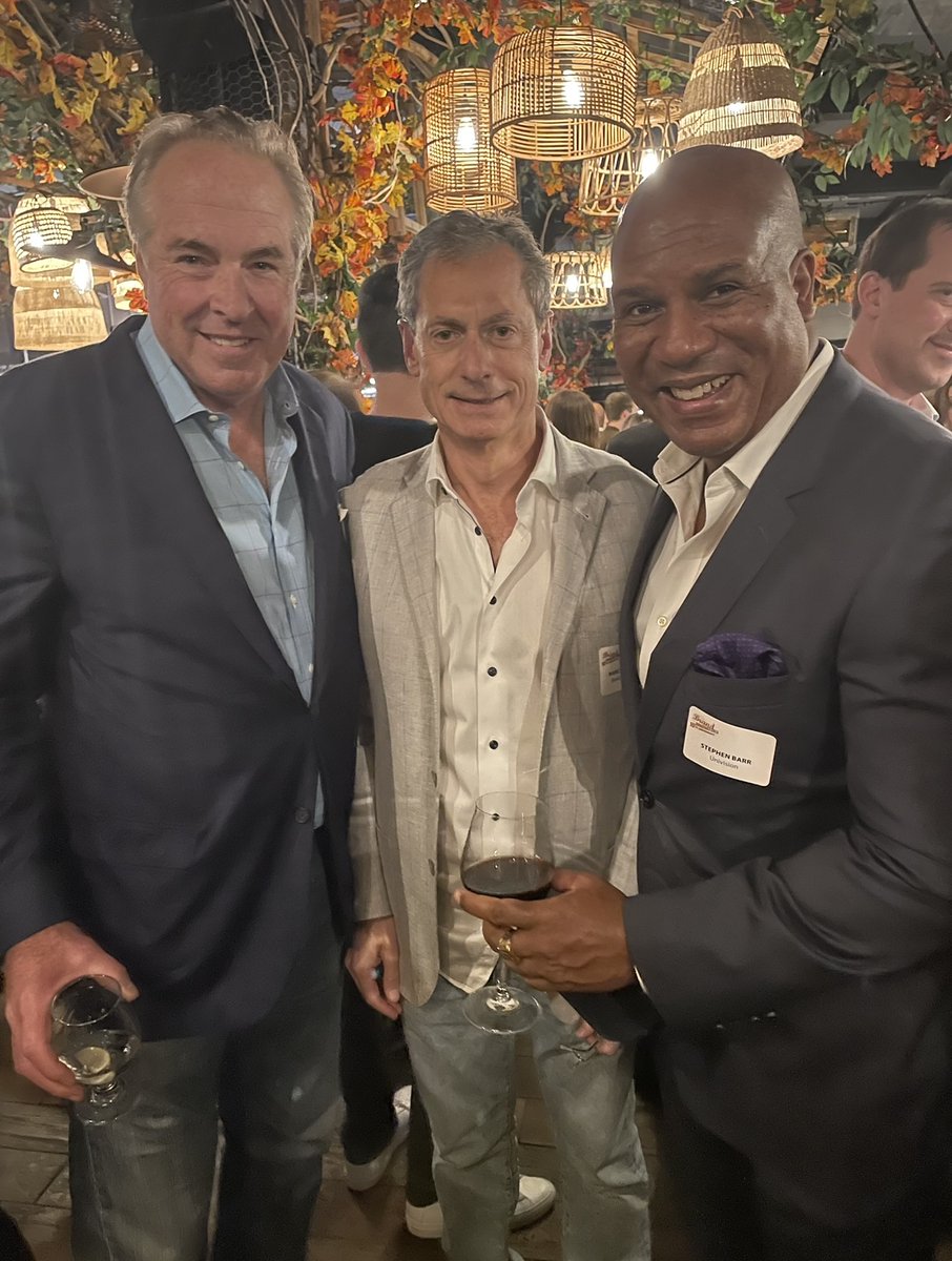 BrandInnovators's tweet image. Fall is finally here 🍂 &amp;amp; our NY Community embraced it at the most beautiful seasonal rooftop in @EatalyFlatiron, Serra by Birreria!🍁 Last night, we enjoyed quality conversation over elevated Italian cuisine &amp;amp; cozy cocktails! 🍽🍸