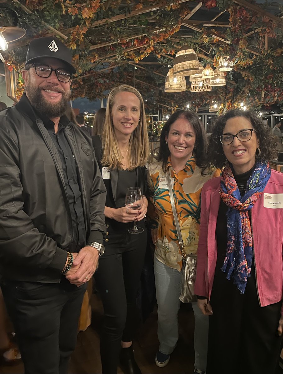 BrandInnovators's tweet image. Fall is finally here 🍂 &amp;amp; our NY Community embraced it at the most beautiful seasonal rooftop in @EatalyFlatiron, Serra by Birreria!🍁 Last night, we enjoyed quality conversation over elevated Italian cuisine &amp;amp; cozy cocktails! 🍽🍸