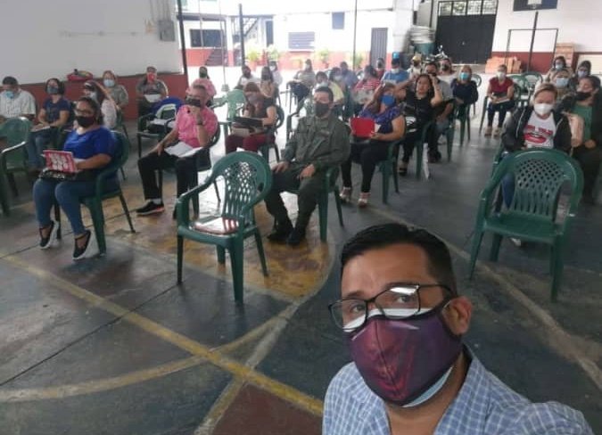 CDCE Táchira (@cdcetachira) on Twitter photo El Sector Educativo del estado se conectó en videoconferencia con la Jefa <a href="/charlychaves/">Charly Rojas Chaves</a> y el equipo de la @ZonaEducTachira socializando lineamientos emanados por la Ministra <a href="/_LaAvanzadora/">Yelitze Santaella</a> @MPPEDUCACION
#RumboAlBolívarDigital El Sector Educativo del estado se conectó en videoconferencia con la Jefa <a href="/charlychaves/">Charly Rojas Chaves</a> y el equipo de la @ZonaEducTachira socializando lineamientos emanados por la Ministra <a href="/_LaAvanzadora/">Yelitze Santaella</a> @MPPEDUCACION
#RumboAlBolívarDigital