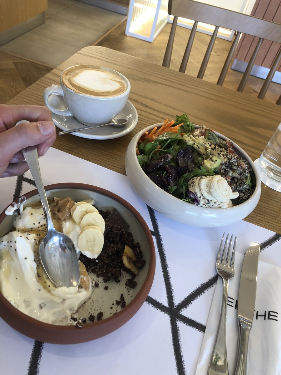 MareGrothu's tweet photo. When you order food and you get the question from the waiter: 
‘and this food is only for you??’ 
Yep😌
#postpractice #aanvullen #recovery https://t.co/YvUI8iv8b6