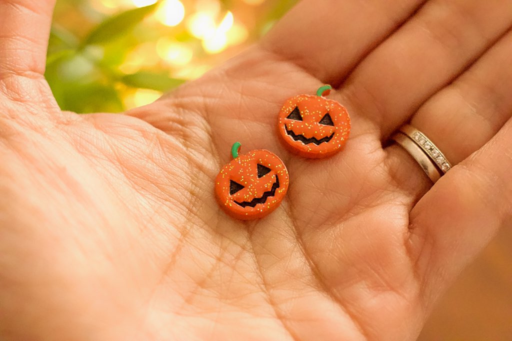 Delighted with my little #Halloween collection #handmadejewelry #LoveIrishCraft #weekend 

naoistore.com/products/skull…