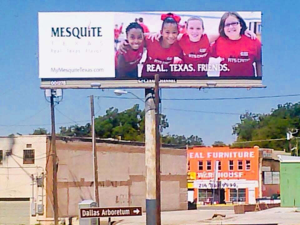 Razor1sportsdad's tweet photo. FBF: 9 years ago.. The smiles that lit up I-30 on a billboard in Dallas. REAL. TEXAS. SMILES !🌞 https://t.co/kWEriMMWKx