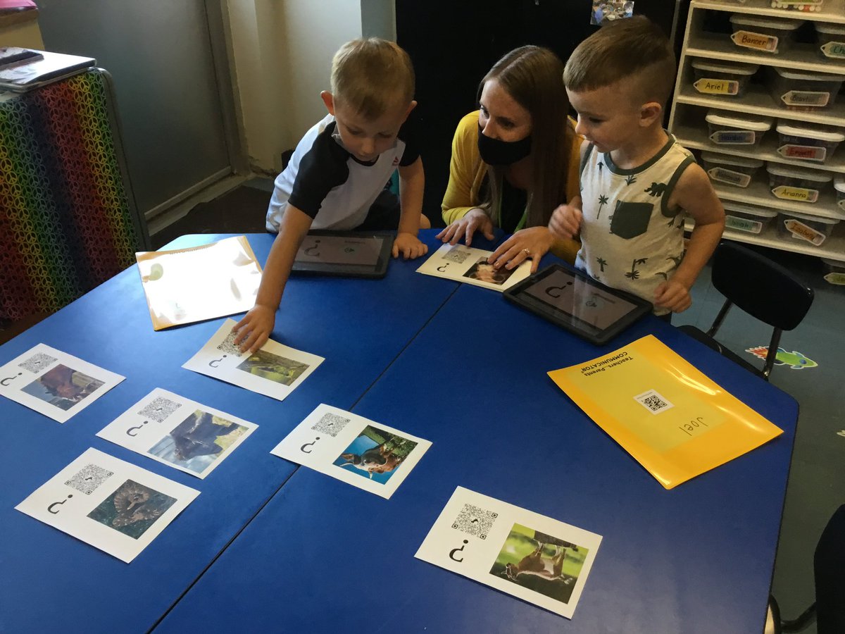 TechCoach513's tweet image. 🔸Week in Review🔸Preschoolers using tech on their own with QR codes! 🌀 3rd, 4th and 5th graders coding Ozobots with lines and color! 🌀 #edtech @fcsdwest @fcsdsouth