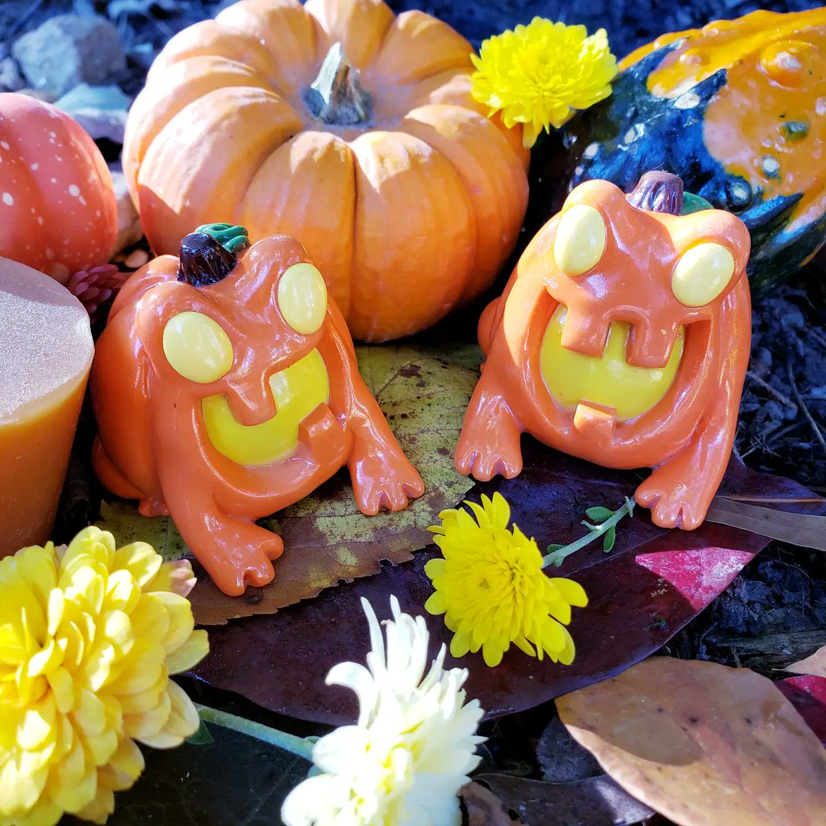 eattoast3's tweet photo. Happy October! Here is this year's special limited run fall sculpt, frog-o'-lanterns! Get them before they hop away! https://t.co/36m4SKqEYI
#jackolantern #frog #pumpkinfrog #halloweenfrog #halloween2021 https://t.co/2fHpnnJXPu