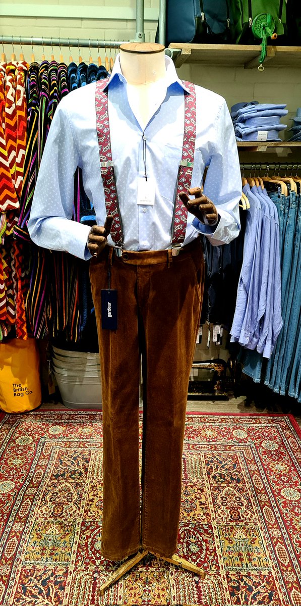 eclectichound's tweet photo. Channeling all things #JamesBond007 in our window this week.
Starting with a 1970s Jaws vibe (Richard Kiel)
.
.
.
#JamesBondVibes #Jaws #Menswear #WindowEdit #MensAccessories #Shirts #Corduroy #Braces #EclecticHound #IndieBiz #HelloWinchester #LeadNotFollow https://t.co/ocJKdPMIfH