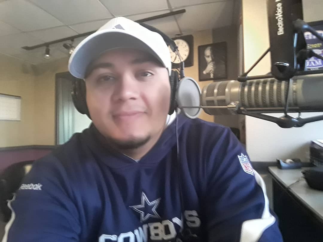 itsmeTONYV's tweet photo. Happy FRIDAY!!! Turn up to Old School & Throwbacks on your TGIF Mix with Me and my bro Deejay Staxx Also, be caller 17 at about 8:30am to win Migo's tix! #KS1075 #TGIFMix ππ½π―β€οΈ #GoBroncos https://t.co/TdNfxGZVCG