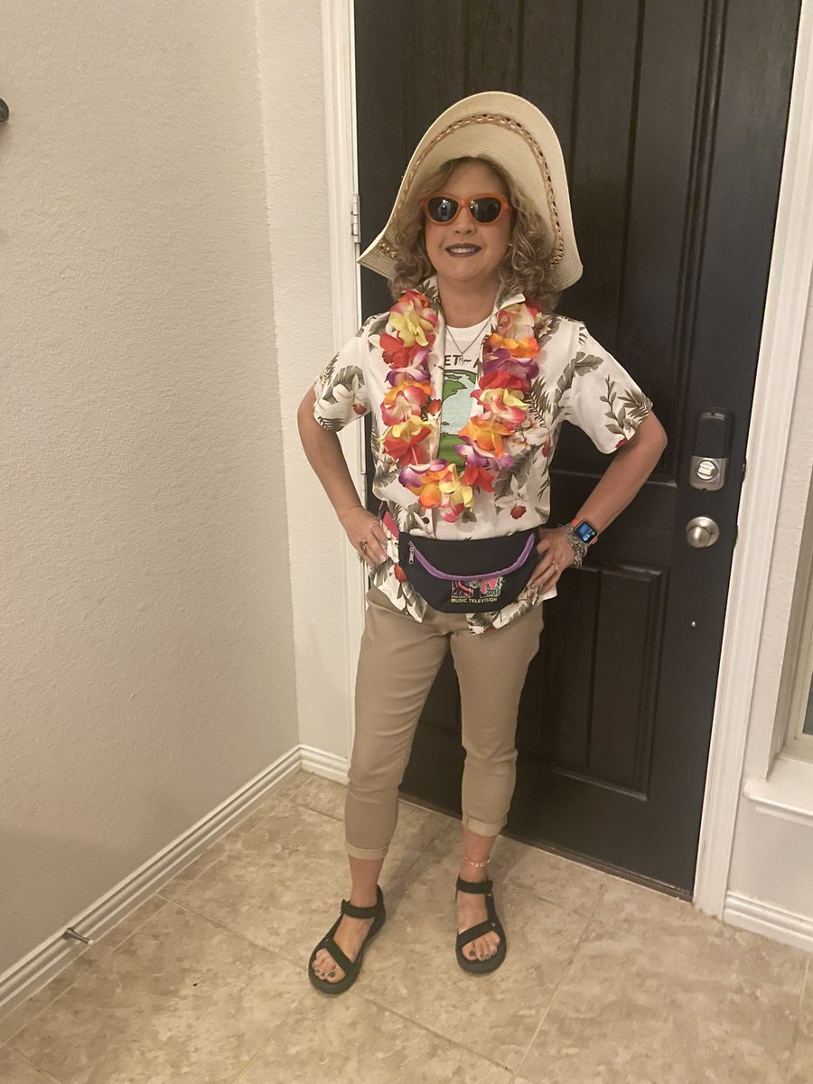 Lile64129803's tweet photo. Spirit day - Tacky Tourist!
I am ready for a Vacay!!! @lhshstuco @CoachCartmill1 @LHSHarmon https://t.co/uTItBhFQWl