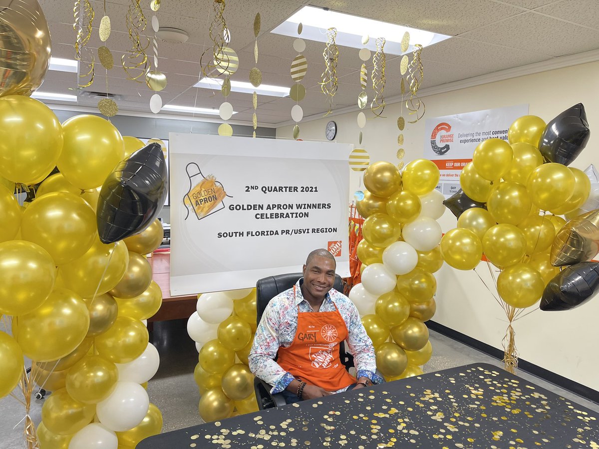 smagill75's tweet photo. Start our Golden Apron Celebration!  Congratulations Gary Robinson on your Award! @Annil_Gunness @ferrara_maureen @HeidiTDHRM128 @TroySCrawford https://t.co/5xvG9iRuDr