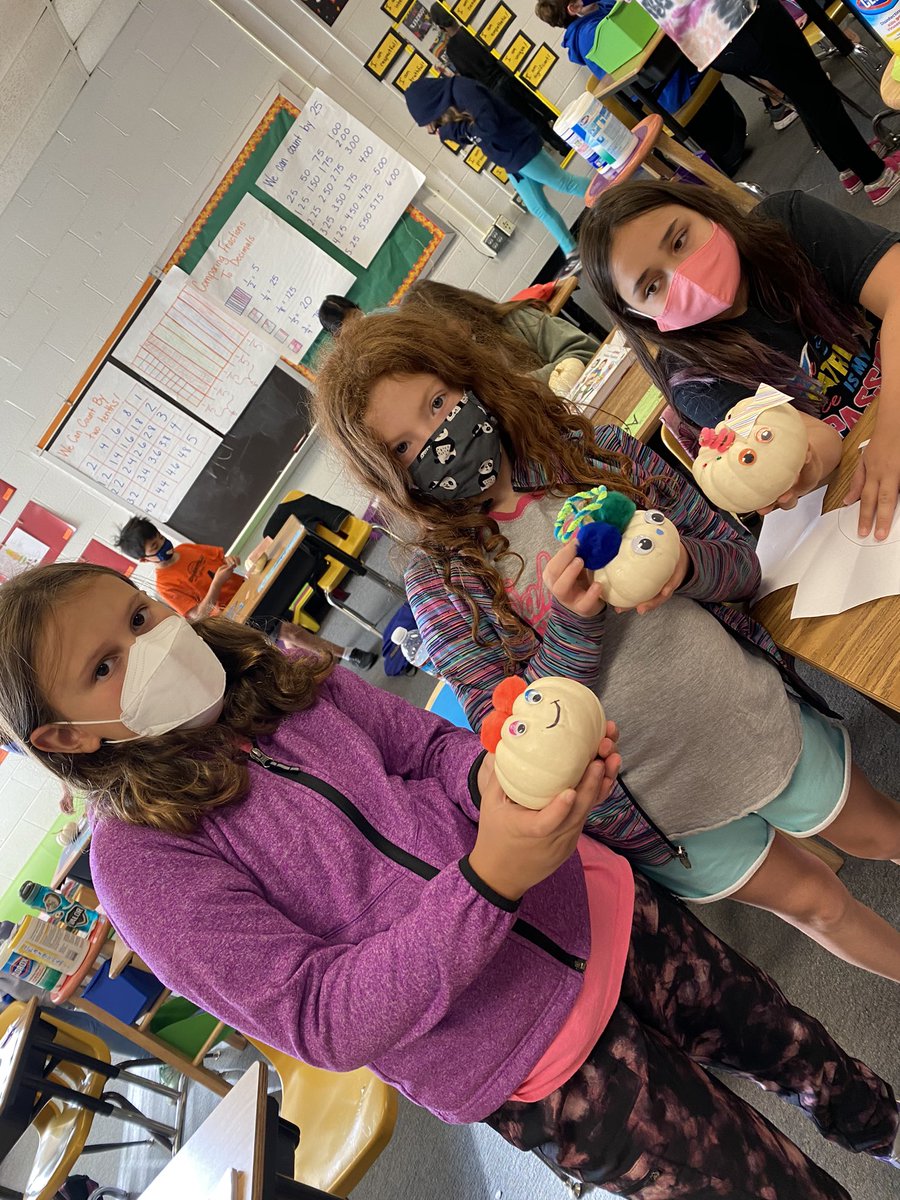 Today in Mrs. Bennett’s class, the class celebrated the first day of October by creating their own pumpkin people! <a href="/Bennettoakhill/">Pamela Bennett</a> <a href="/oakhilles/">Oak Hill Elementary</a> 🎃
