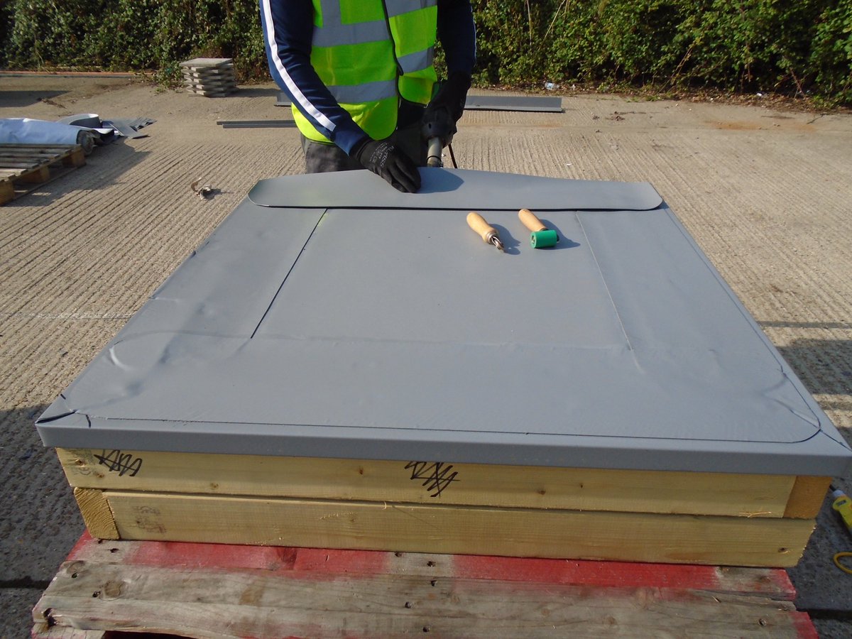 AcademyGla's tweet photo. Renolit Alkorplan single ply course completed in September at Hollesley Bay, trainees complete inverted and table top flat roofs. Renolit “trainee” cards set out a pathway to employment with the approved contractor network. #GLA #Renolit #HollelseyBay #Training #Jobs #Flatroofing https://t.co/UCFypBmuLe