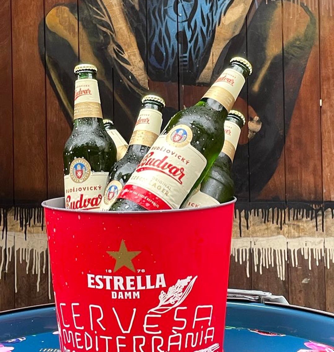 Buckets ‘o’ Beer have landed in the Lane 🍻

Buckets priced at €30 🤩

4damelane.ie | (01) 679 0219