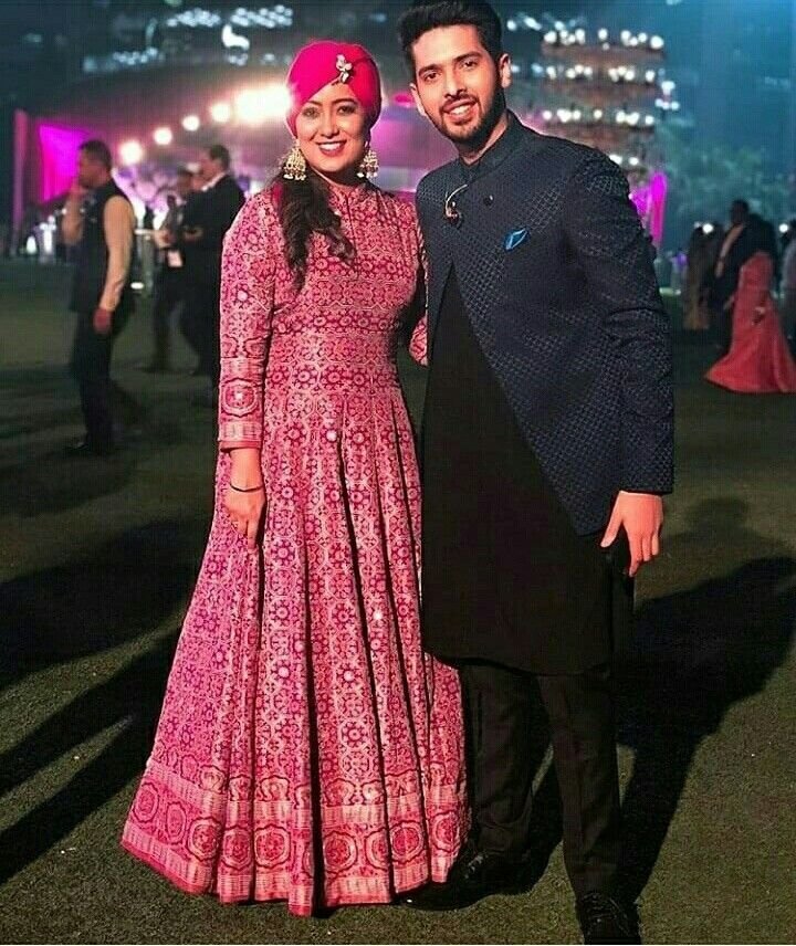 I really want @ArmaanMalik22 to collaborate with my fav @HarshdeepKaur for a song. Though we had seen them together many times but never seen them collaborating for a song. It's my dream collab. 🥺🥺