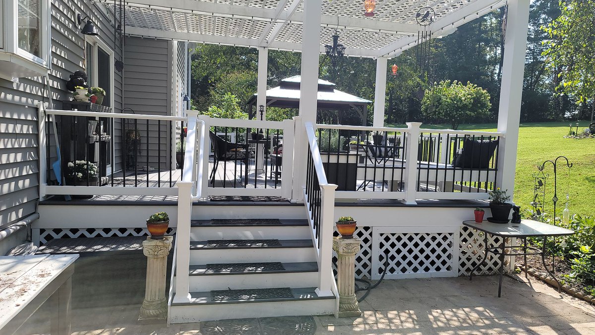 Take a look at our most recent deck remodeling job that we just completed for our customer. Interested in renovating your deck? Give Roof Right a call and schedule an appointment: 410-374-5923
#homeimprovement #roofright