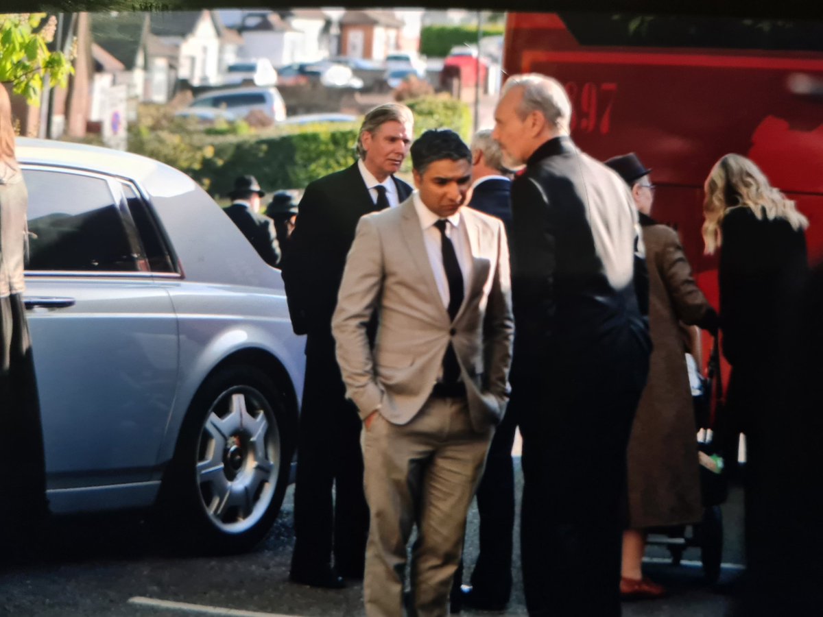IgorVidic's tweet photo. Now, before we all turn into an angry mob.. Wonder what Rupert said to Nate #TedLasso https://t.co/XsvGzan9ms