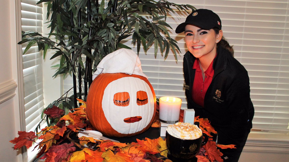 TrumpCharlotte's tweet photo. "Pumpkin Spice is My Favorite Season"
Celebrate National Pumpkin Spice day with a Starbucks Beverage, Specialty Craft Beers or a book a Pumpkin Spice Facial and receive a free Pumpkin Spice Latte from Trump Bakery.🧡
#NationalPumpkinSpiceDay #TrumpBakery #PumpkinSpice #VillageSpa https://t.co/1dmUmHcuB4