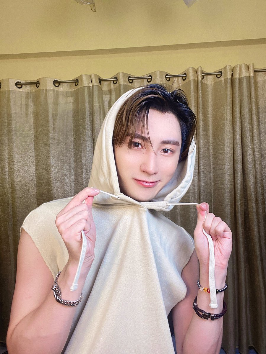 Official_SKYE_'s tweet photo. [#아이젝]

10월은 제가 지킨다 ㅋㅋ 😘

#인투잇 #IN2IT #IsaacVkm #젝터 #유유들도행복한10월이되세요젝랑해요 #IWillBeAtEverywhereHahaha #BangJekSayangmu #我们也来玩123木头人啊 #啊啊啊啊我输了 #因为我心动了 https://t.co/zVHK6wQzwC
