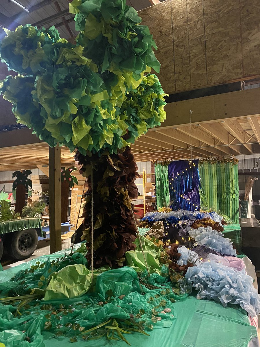 I am so proud of the Junior float committee and thank you to the Seniors for their help and support! #hoco2021