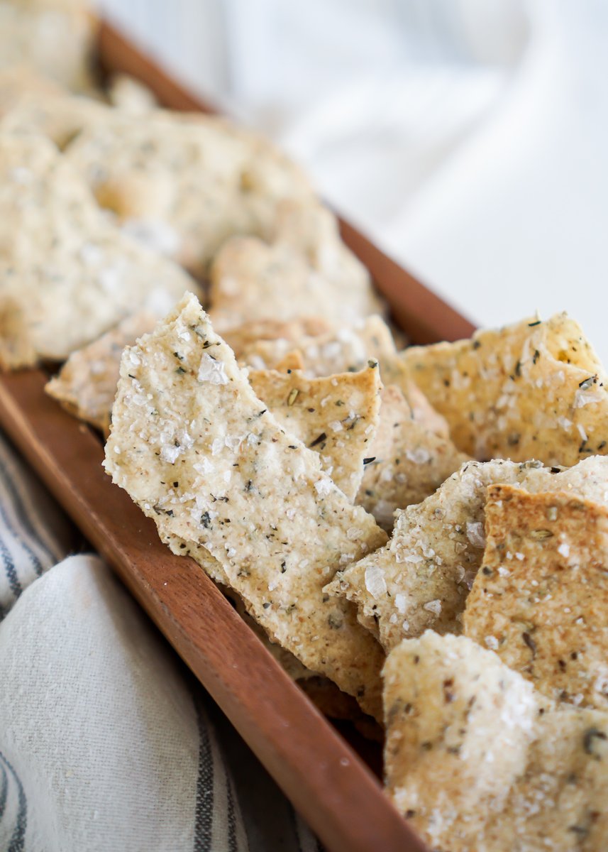 SimplySweet_705's tweet photo. You'll never believe just how easy it is to make your very own crackers!! Check out the recipe below and have fun making your own varieties! #RecipeOfTheDay 
Get the Recipe: https://t.co/DsfCtUZ0pS https://t.co/EPX7rwZDpg