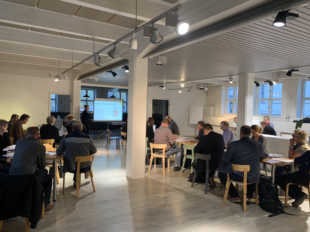SallaSaariM's tweet photo. #Urjala’n #valtuustoseminaari’ssa @NuutajarviGlass valtuustosopimus saatiin viilauksia vaille valmiiksi, katsottiin mm. tulevaisuuden elinympäristöön ja työstettiin strategiaa.
Tunnelma oli innostunut ja energinen, oli ilo olla mukana! 😊 https://t.co/FveDzAuC0e