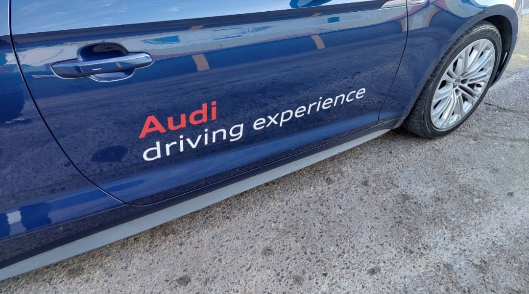autoexecutiveAR's tweet photo. 🎥 #AutoexecutiveTV y la Seguridad en el Manejo: Participamos del #Audi Driving Experience Compact en el Autódromo Porteño 🏁🇦🇷
👉 https://t.co/NbpU7h6PVH
@CEOVWA
@angiestelzer
@SoledadCena
@carolina_jalon
@AudiArg https://t.co/yTIFwVUCrZ
