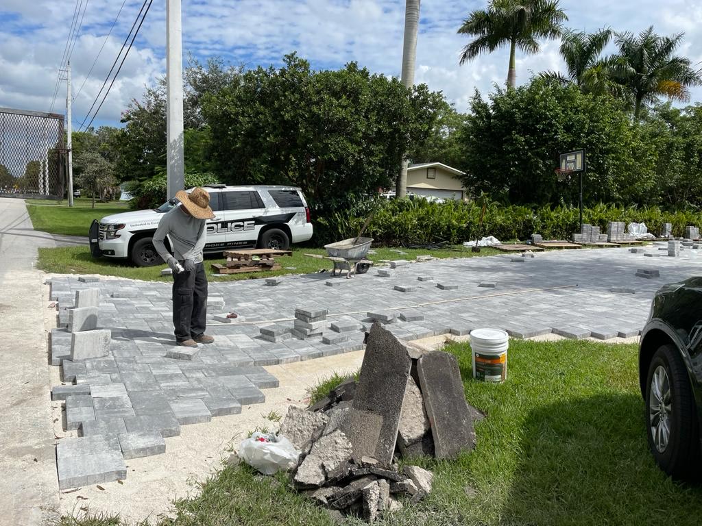 LATUXDBD's tweet photo. @landscapeartinc Killing that driveway! With a hurricane blade on-site you will cut 2x faster and be 2x more efficient! Get yours at 

#hardscape #pavers #diamondblades #concrete #hardscapes #paving #landscaping #masonrycontractor #concretecutting #pavingcontractor #construction https://t.co/dCOeltSfCa