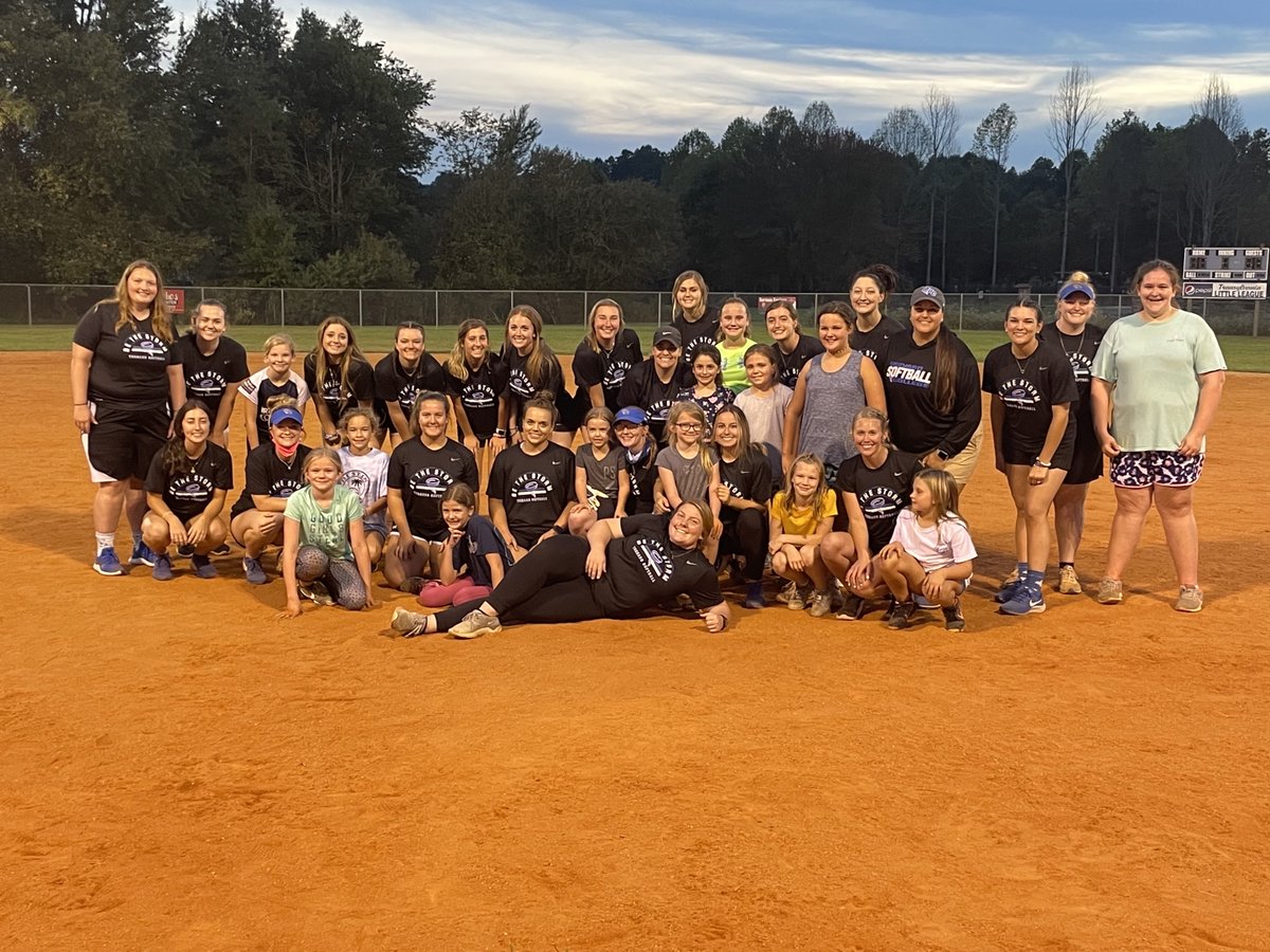 BCTornados's tweet photo. Softball: Tornados in the Community - @BrevardSoftball volunteered with Transylvania Little League Thursday at their “Sandlot” style practice where girls of all ages come out and play. BC helped with throwing mechanics, base running, fielding, and pitching. #NadoNation #d3donates https://t.co/vbq0a9IPoR