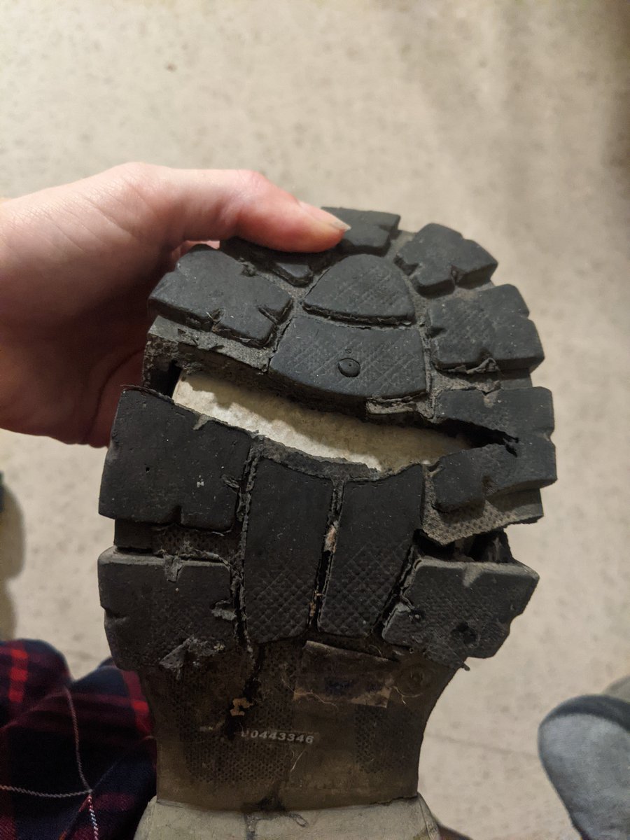 BetterDoBetter's tweet photo. i am so incredibly frustrated &amp; angry, bought these shoes from @Forever21 two weeks ago, wore them TWO TIMES &amp; this is what happens
what's even worse is this very morning i threw the receipt out because it was garbage day
now I'm stuck with literal trash how is this even possible https://t.co/IsLg80P6hF