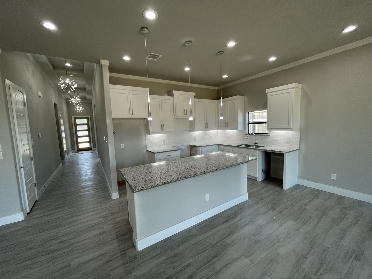 benwegmann's tweet photo. Modern new build in Dallas for under $390k https://t.co/MPqeG89XF9