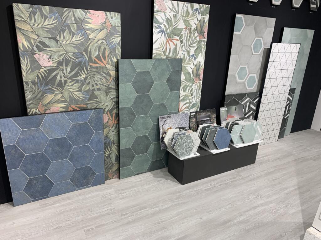 Micro_Dec's tweet photo. Durstone presenta sus colecciones en la feria Cersaie https://t.co/jxfaYJPBTm https://t.co/QzyQMi6z0H