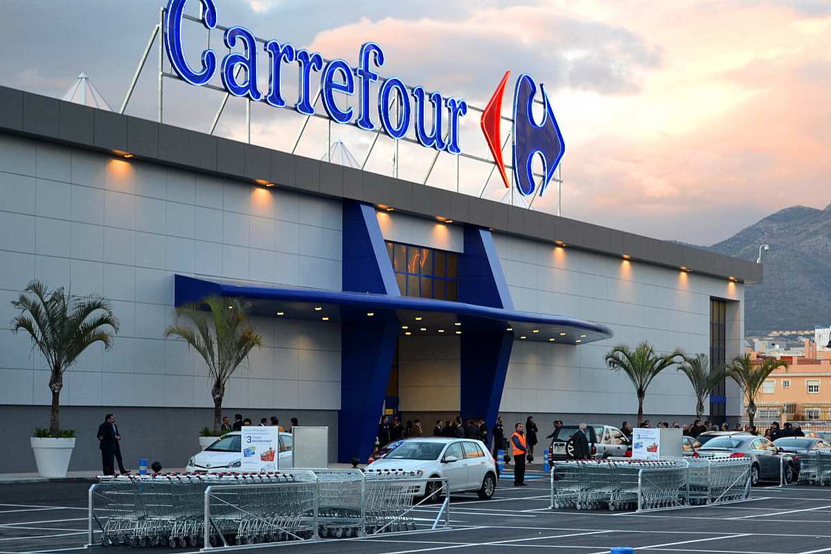❌❌❌ #Breakingnews ❌❌❌
Pochi minuti fa, al tavolo della trattativa, la notizia CHOC: 🛒 #Carrefour ha annunciato oltre 1800 ESUBERI in Italia! E più 100 cessioni di negozi. 
🚨 Ma, paradosso, non di punti vendita in crisi bensì performanti! 
È gravissimo! A breve i dettagli