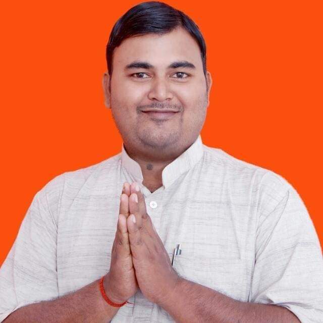 AHONEWS1's tweet photo. पूर्वी चंपारण जिला परिषद क्षेत्र संख्या 40 फेनहरा से आकाश ग���प्ता चुनाव जीते कार्यकर्ताओं ने दी बधाई। https://t.co/rYd9F28bQP