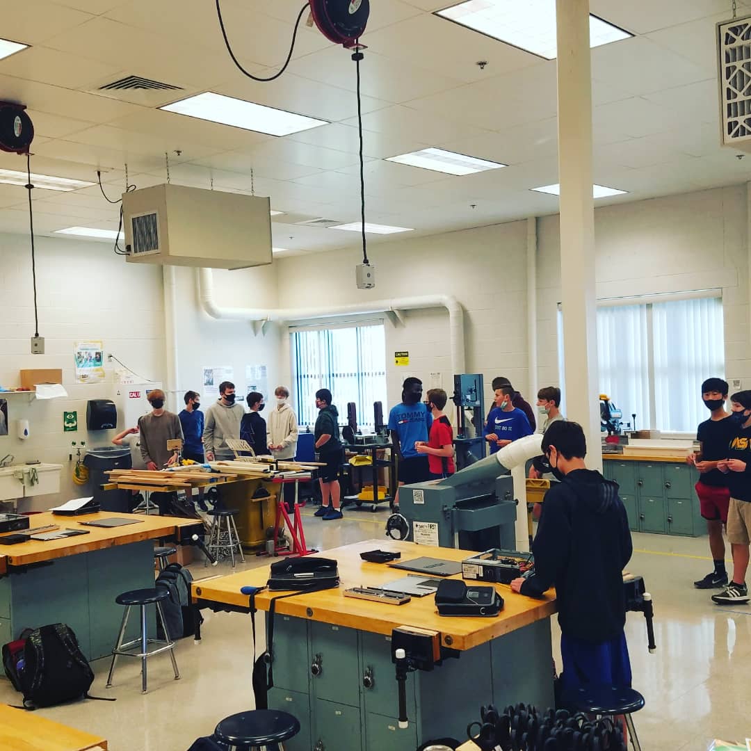 ABMSTechEd's tweet photo. We had a pc hardware relay race today! Ss were in teams and each had 1+ part to remove and 1+ to put back. The screwdriver was the baton. 1st team to properly dismantle and rebuild won! #bmsteched #admiralbyrd #VTEEA #computerscience #it #hardware @ABMSPrincipal @MaryBethEchev https://t.co/JDQyNGdbqH