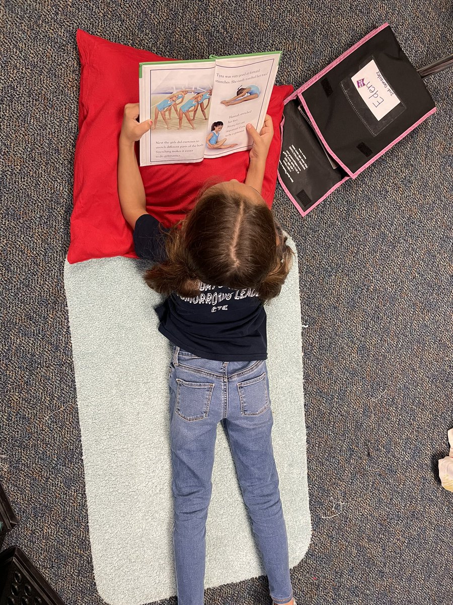 We ❤️ Reading Room Fridays. We make the room quiet, find our fave reading spot and get to readin’! 📚📖 #littlereaders #thomastigers #lcisd <a href="/lcisdbetheone/">@LCISDBeTheOne</a>