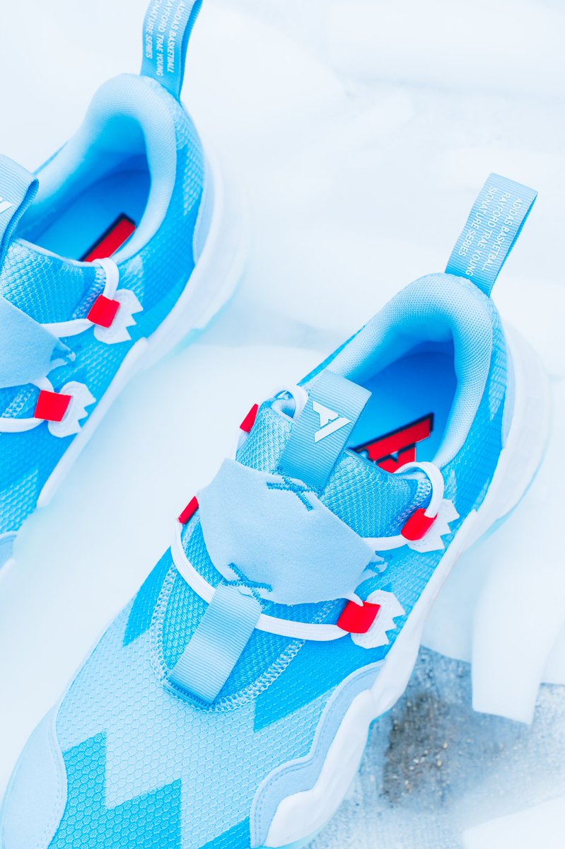 TheTraeYoung's tweet image. SO ICY🥶❄️
I’m excited to share with you all the official @adidasbasketball
#TraeYoung1 Icee shoe! This shoe brings back so many memories growing up and grabbing an Icee drink after practice😋 Click Link to shop and get your pair today! 
#AlwaysRemember 
adidas.com/us/trae-young-…