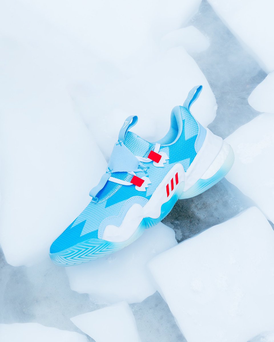 TheTraeYoung's tweet image. SO ICY🥶❄️
I’m excited to share with you all the official @adidasbasketball
#TraeYoung1 Icee shoe! This shoe brings back so many memories growing up and grabbing an Icee drink after practice😋 Click Link to shop and get your pair today! 
#AlwaysRemember 
adidas.com/us/trae-young-…