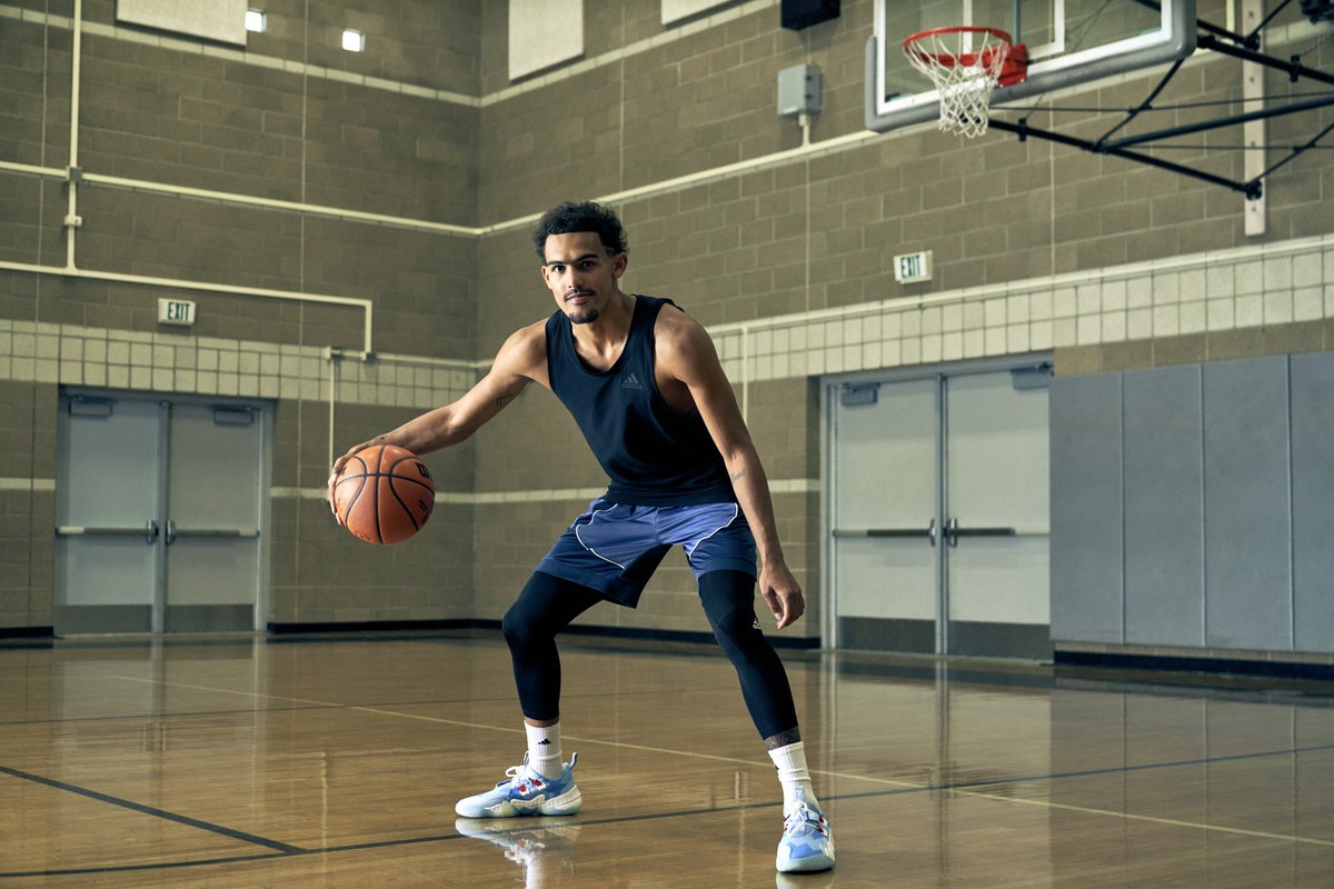 TheTraeYoung's tweet image. SO ICY🥶❄️
I’m excited to share with you all the official @adidasbasketball
#TraeYoung1 Icee shoe! This shoe brings back so many memories growing up and grabbing an Icee drink after practice😋 Click Link to shop and get your pair today! 
#AlwaysRemember 
adidas.com/us/trae-young-…