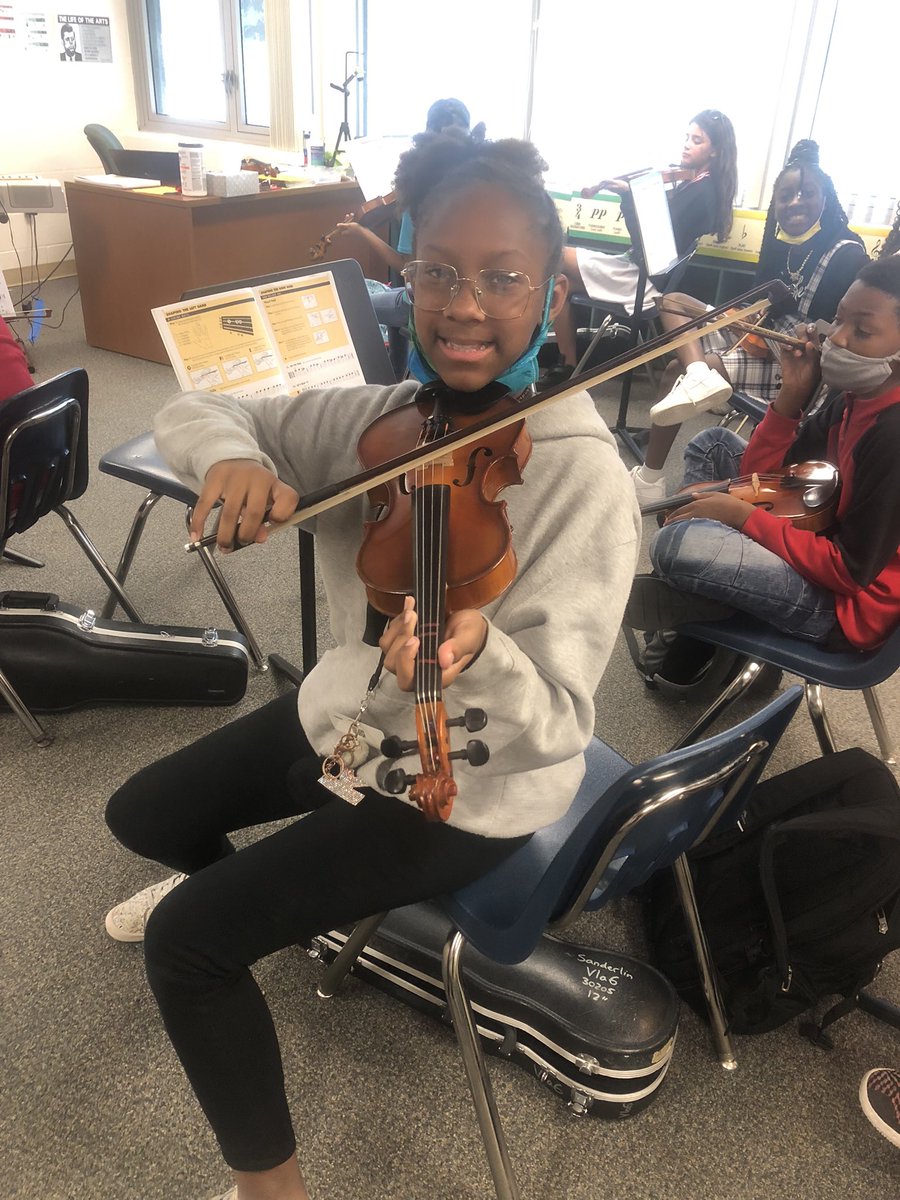 SanderlinK8IB's tweet photo. Our MYP Orchestra students are working hard to master the violin and cello! Looking forward to hearing their holiday masterpiece in December! 🐢❤️ #sanderlinib #sanderlinseaturtles #myp #ib #orchestra https://t.co/O7fSqNe76y