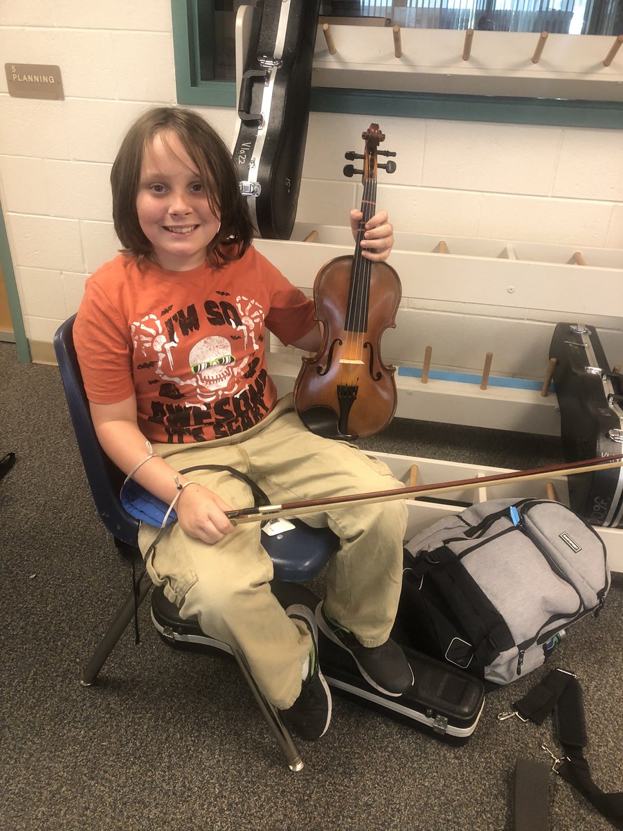 SanderlinK8IB's tweet photo. Our MYP Orchestra students are working hard to master the violin and cello! Looking forward to hearing their holiday masterpiece in December! 🐢❤️ #sanderlinib #sanderlinseaturtles #myp #ib #orchestra https://t.co/O7fSqNe76y