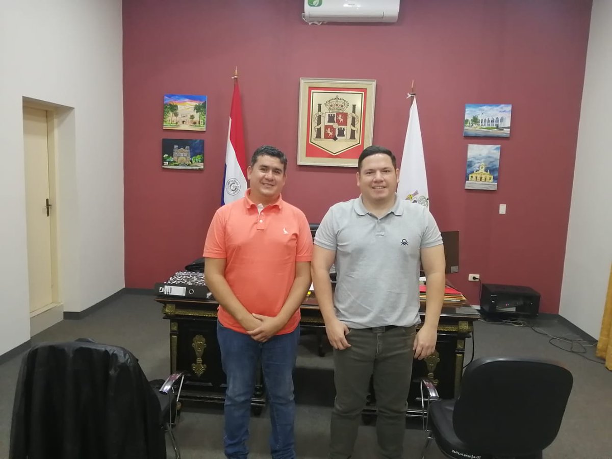 #BelloPorvenir | Hoy recibimos a Diego Portillo productor y director del Grupo Nueva Era de Villarrica, quienes estarán lanzando su canción propia "Bello Porvenir" en vídeoclip, este Viernes 8 de Octubre en el anfiteatro de la plaza de los Héroes a partir de las 20:30hs