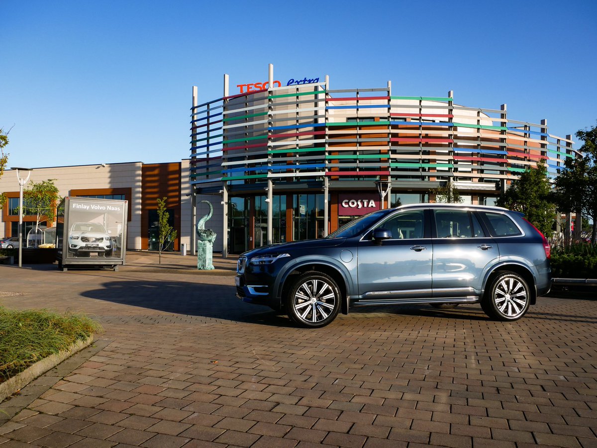 automotiveTEAM's tweet photo. If you are near the Monread Centre this weekend make sure you check out @finlaymotorgroup Volvo display 

Featuring the new XC40 Recharge, XC60 B4 and XC90 T8 Recharge

We were delighted to help the team over at Finlay Volvo setup this display 😎

.
#volvo #volvoxc90 #xc40 https://t.co/mS2rYEw2l1