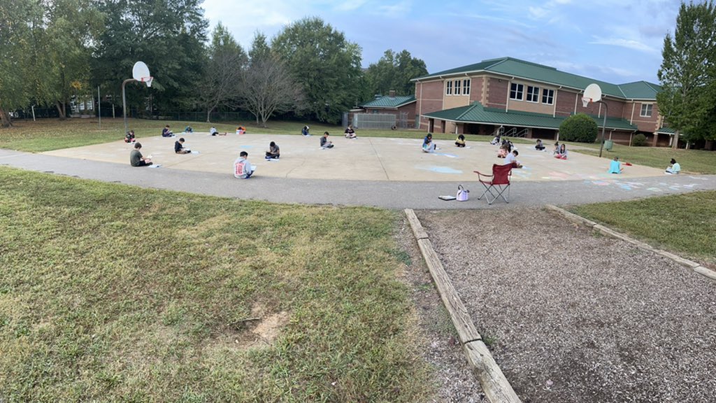 AnyeaGibson's tweet photo. Nice day=working outside!! #fifthgrademath #VMT #HPS https://t.co/dfuPWsAUUy