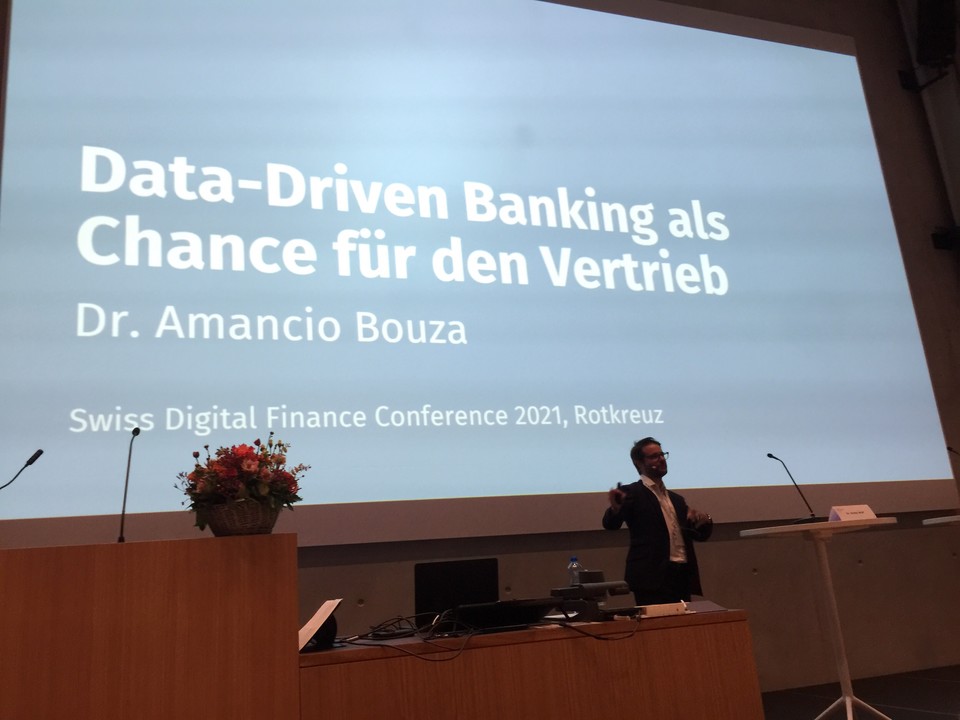 Wie geht #DataDrivenBanking 
Amancio Bouza von Contovista zeigt uns auf welche #Daten der Kundenberater der Zukunft hat
#dfc21

#fintech #OpenBanking #innovation #banking #Wealthtech