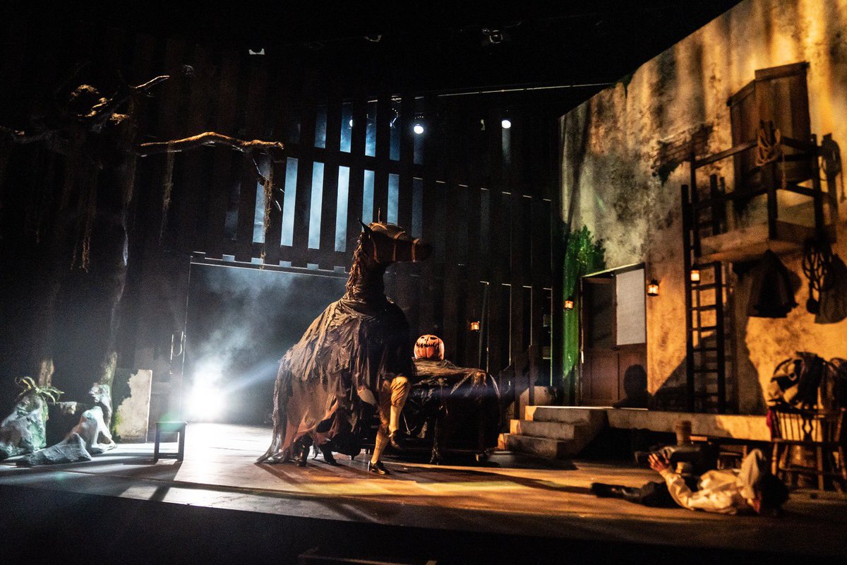 tiltedwiguk's tweet photo. Did you enjoy the opening night last night?! 👻
What was your favourite part?! 🎃
#SleepyHollow #OpeningNight #UKTour #horror #stage #backonstage #headlesshorseman #behindthescenes #wendipeters #newadaptation #howsyourhead https://t.co/W5WVwJLvx5