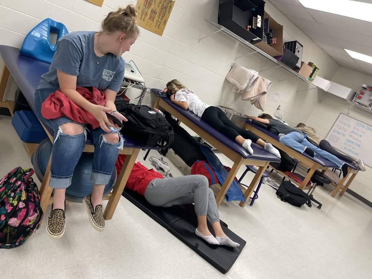 BearSportsMedi1's tweet image. Some of that pre game feels, ouchies in the process, and Friday morning sleepies from Thursday’s @MHSBearFB WIN against Fulshear! Started district with a 💥
#gamevibes
#gamedaysillies
#postgamedaysleepies
@BearSportsMedi1